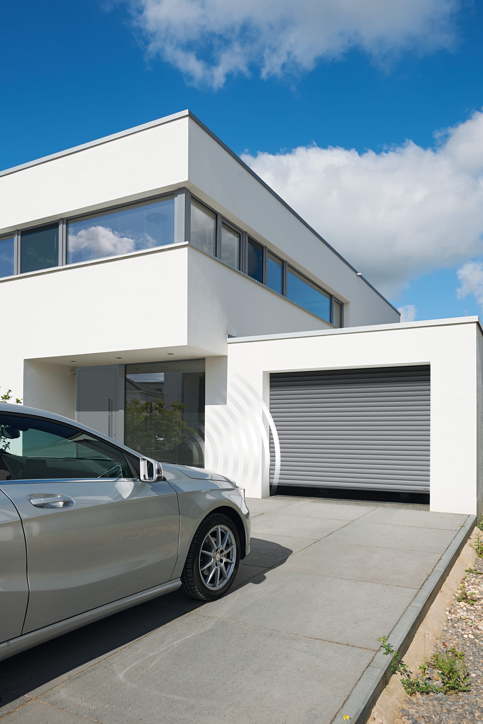 Hörmann Garagen-Rolltor RollMatic — Wohnhaus-Ansicht